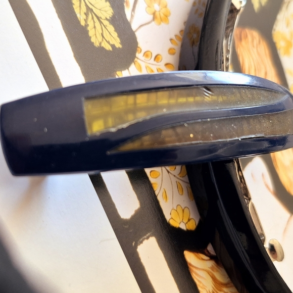 Navy and Yellow Wearable Device - Picture 3 of 14